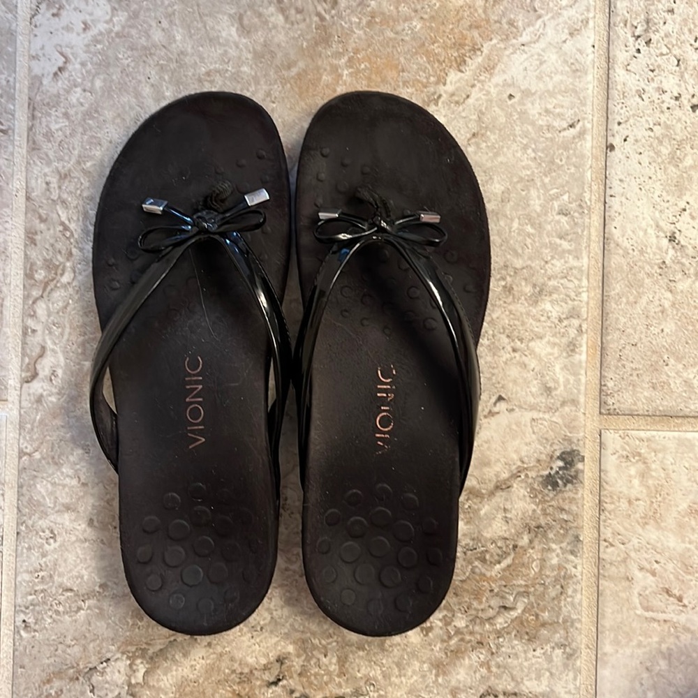 Bionic size 9.5 patent sandals